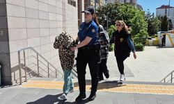 Kaldırımda Otururken Kabusu Yaşadı: Boynundaki 17 Çeyrek Altını Koparıp Kaçtılar