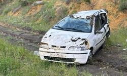 Afyon-Uşak yolunda kontrolden çıkan otomobil şarampole devrildi: Yaralılar var!
