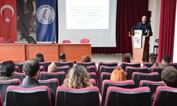 AKÜ’de öğretmen adaylarına “Etkili iletişim ve mülakat teknikleri” anlatıldı