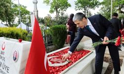 Vali Aktaş ve il protokolünden hava şehitliğine bayram ziyareti