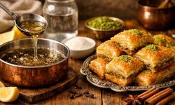 Baklava şerbeti sıcak mı dökülür soğuk mu dökülür? İşte çıtır çıtır baklavanın sırrı