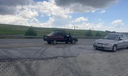Afyon'da akaryakıt istasyonu önünde korkutan kaza: 1 kişi yaralandı