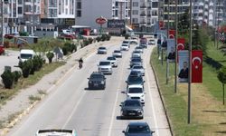 Afyonkarahisar-Antalya kara yolunda uzun araç kuyrukları oluştu