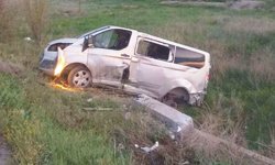Afyon'da minibüs ve otomobil çarpıştı: Çok sayıda yaralı var!