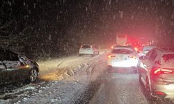 Afyonkarahisar’da mayıs ayında yağan kar trafiği felç etti: Üç ana güzergah trafiğe kapandı!