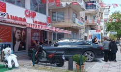 CHP İl Başkanlığı önünde hareketli saatler: Partili personeller binaya çağrıldı