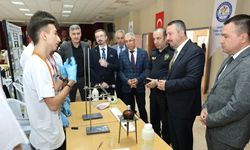 Başkan Öztaş genç mucitlerle buluştu: TÜBİTAK fuarında projeler görücüye çıktı
