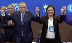 Cumhurbaşkanı Erdoğan, Burcu Köksal’a AK Parti rozetini taktı
