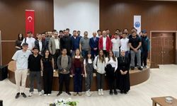 AKÜ Bolvadin MYO’da mezunlar öğrencilerle deneyimlerini paylaştı