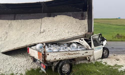 Afyonkarahisar’da Feci Ölüm! Kum Yüklü Dev Tır Kamyoneti Altına Aldı
