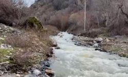 Kuraklıkla Boğuşan Eber Gölü’ne Müjde! Eber Deresi Coştu, Can Suyu Göle Doğru Yol Alıyor