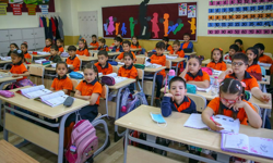 MEB'den Devrim Niteliğinde Karar: Ara Tatiller Kalkıyor, Yaz Tatili Uzuyor!