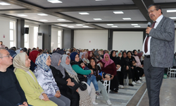İscehisar’da Anneler Günü’ne Duygu Dolu Gece! Hayati İnanç Gönüllere Dokundu