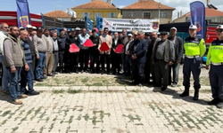 Sandıklı’da "Reflektör Tak Görünür Ol" Mesaisi: Traktör Sürücülerine Hayati Uyarı