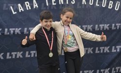 Afyonlu tenisçilerden madalya yağmuru... Raketler konuştu, zirve Afyon’un oldu!