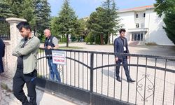 Afyonkarahisar’da LGS Maratonu Başladı: 7 Bin Öğrenci Sınıflarda Ter Döküyor, Veliler Okul Bahçesi Dışında Dua Ediyor