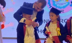 Emirdağ’da minikler mezuniyet belgelerini Başkan Koyuncu'dan aldı