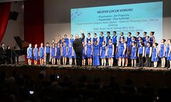 AKÜ’de yüzlerce çocuk aynı sahnede buluştu: 17. Afyonkarahisar 23 Nisan çocuk koroları şenliği düzenlendi