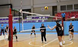 Afyon'da genç kızlar voleybol heyecanı sona erdi: Genç sultanların kupası sahibini buldu