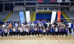 Afyon’da büyük kadınlar voleybol heyecanı sona erdi