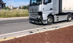 Bolvadin’de dönel kavşakta kaza: Otomobil ile tır çarpıştı, 1 kişi yaralandı