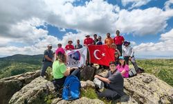 AFDOS üyeleri Kalecik Sivrisi’nin zirvesine yürüdü