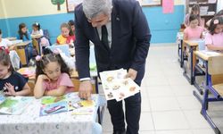 Miraç Sünnetci’den öğrencilere sürpriz: Yaz tatili hediyeleri dağıtıldı