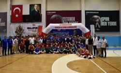 Afyonkarahisar’da İşitme Engelliler Voleybol Türkiye Şampiyonası’nda kupalar sahiplerini buldu