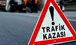 Afyonkarahisar’da feci kaza! Bariyerlere çarpan otomobil hurdaya döndü