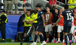 Türkiye-Paraguay maçında neden kırmızı kart çıktı? Ağzını kapatarak konuşma kuralı nedir?