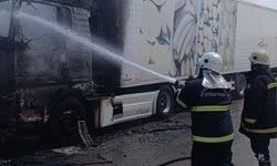 Afyonkarahisar'da Korkunç Olay! Saniyeler İçinde Büyüyen Alevler Dev Aracı Yuttu: Çevredekiler Büyük Panik Yaşadı...
