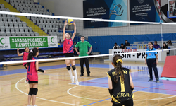 Afyonkarahisar’da mini kızlar voleybol heyecanı sona erdi! Şampiyon belli oldu
