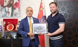 Yılın Basın Fotoğrafı Ödülü Afyonkarahisar Kalesi’ne: Başarılı Polis Emrullah Akgün'e Emniyet Müdürü’nden Tebrik