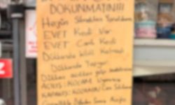 Afyonkarahisar'da Bu Vitrin Yazısı Görenleri Kahkahaya Boğdu! "Kocam Uyanınca Açıyoruz"