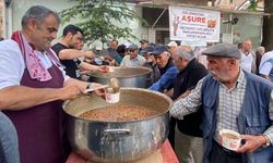 Afyonkarahisar'da Dayanışmanın En Güzel Örneği! 80 Bin Lira Toplandı, 2 Bin Kişiye Aşure İkram Edildi