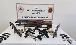 Afyon'da Düğün Magandalarına Jandarma Baskını! Cephanelik Gibi Evlerden Çıkanlar Şaşkına Çevirdi