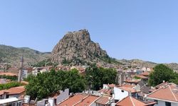 Meteoroloji'den Afyonkarahisar için kritik uyarı: Bugün dışarı çıkacaklar dikkat! İşte saatlik hava durumu raporu...