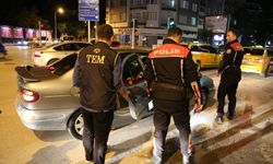 Afyonkarahisar’da "Türkiye Güven Huzur" Ablukası: Aranan Şahıslar Yakalandı, Sürücülere Ceza Yağdı!