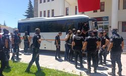 Uydukent’teki Durak Başkanı Cinayetinde Sıcak Gelişme: 18 Şüpheli Geniş Güvenlik Önlemleriyle Adliyeye Sevk Edildi