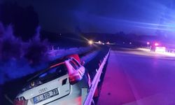 Afyonkarahisar’da kontrolden çıkan araç refüje saplandı: 1 ölü, 3 yaralı!