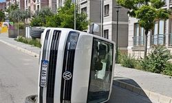 Afyonkarahisar’da İki Kamyonet Çarpıştı: 7 Yaşındaki Çocuk Dahil 6 Kişi Yaralandı