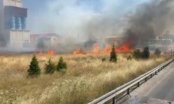Afyonkarahisar’da korkutan yangın: Yoğun duman karayolunu kapladı!
