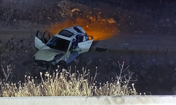 Afyon'da Takla Atan Otomobil Şarampole Uçtu: 2 Yaralı