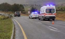 Afyonkarahisar’da yolcu otobüsü otomobille çarpıştı: 2 kişi yaralandı!