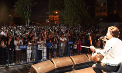 Emirdağ'da festival coşkusu başladı! Uğur Önür konseriyle yüzlerce kişi doyasıya eğlendi