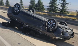 Afyonkarahisar'da Otomobil Refüje Devrildi: 5'i Çocuk 8 Kişi Yaralandı!