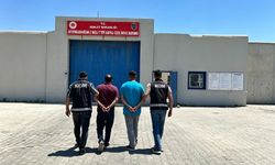 Emniyetten kaçakçılara ağır darbe! Şüphe üzerine durdurulan araçtan firari hükümlüler çıktı...