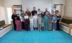 Emirdağ’da Kur’an Kursu Öğrencilerinden Renkli Etkinlik: Kız Öğrenciler Hava Hokeyinde Yarıştı!