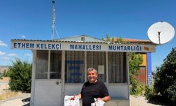 Yeni Eğitim Yılı Öncesi Ailelerin Yükünü Hafifletti! Muhtar Ramazan Güçlü Kapı Kapı Gezerek Dağıttı