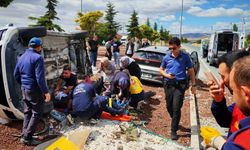 Afyon’da Feci Kaza! Savrulan Araçlar Refüje Girdi, 7 Kişi Hastaneye Kaldırıldı!